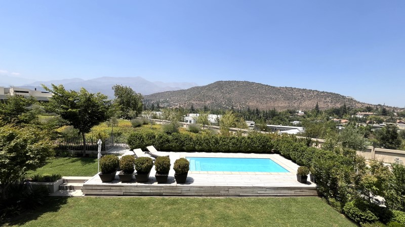 DEPARTAMENTO DE LUJO, JARDN PROPIO CON PISCINA...      