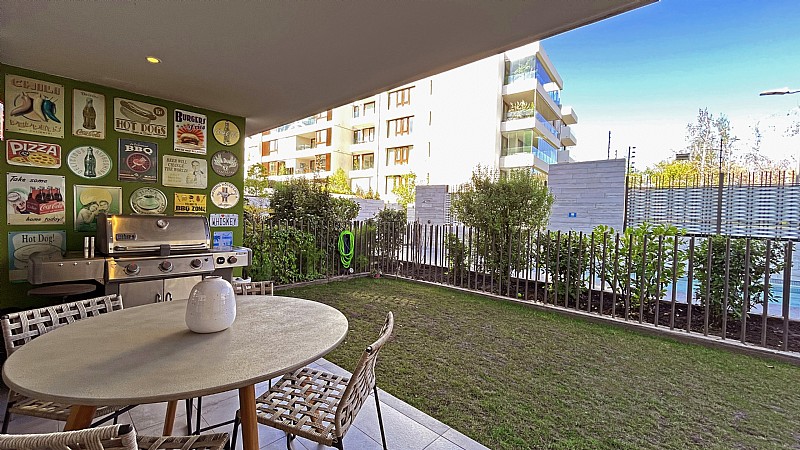 PRIMER PISO CON PATIO, 3 AOS, BAJOS GASTOS COMUNES!!!