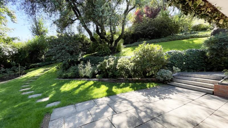 2.500M DE JARDN FORMADO, FRUTALES, PISCINA